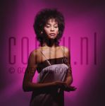 04-03-1985 Whitney Houston at studio in Amterdam, The Netherlands. March 04, 1985.

[keywords]Posed, Half Length, Eye Contact, Dress[/keywords]